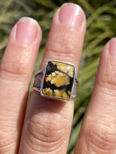 Load image into Gallery viewer, Aloe Variscite Square Ring with Textured Band—size 5